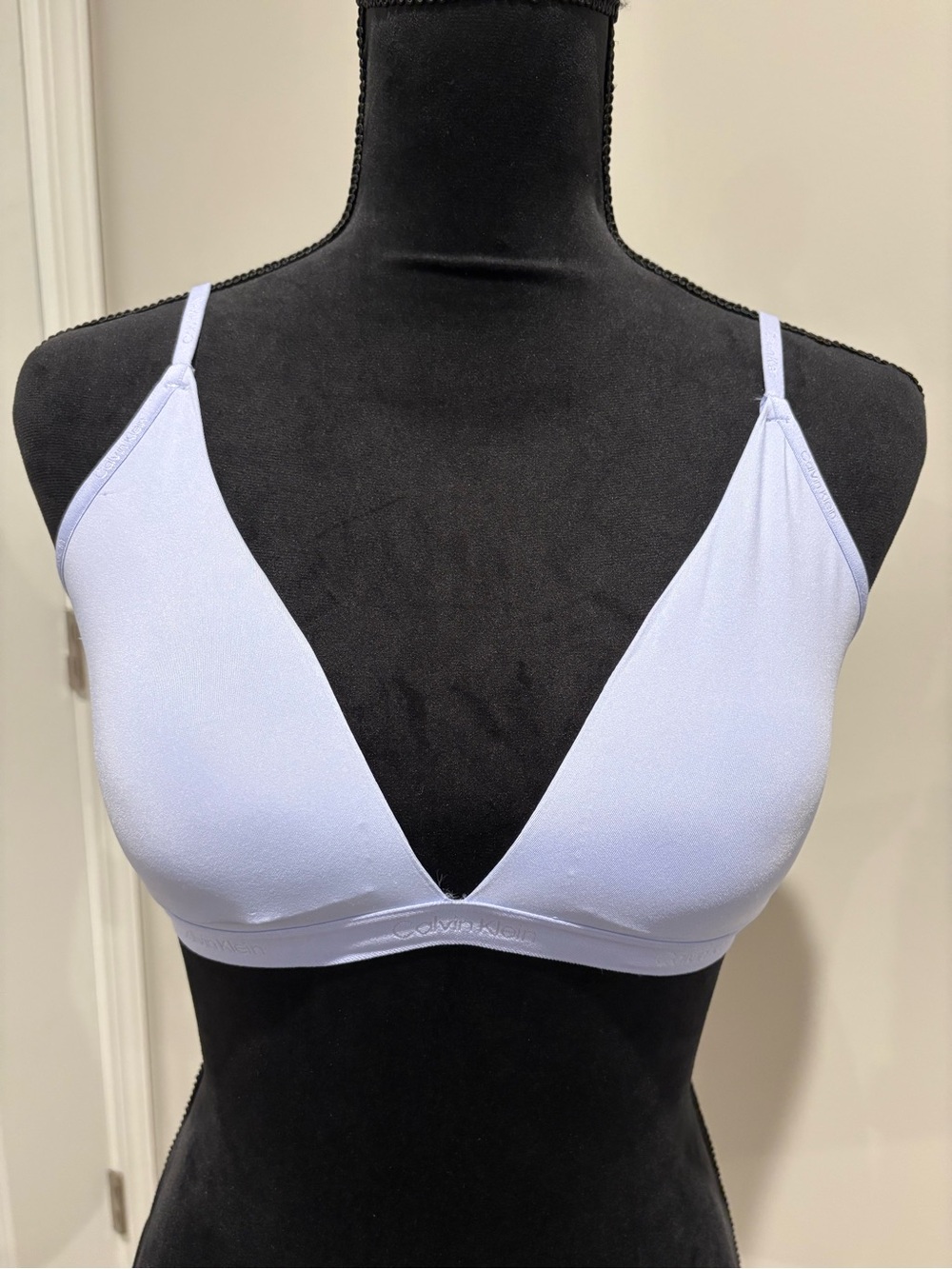Calvin Klein Lavender Wireless Triangle Bralette Medium Light Lycra Body Form - Picture 2 of 12